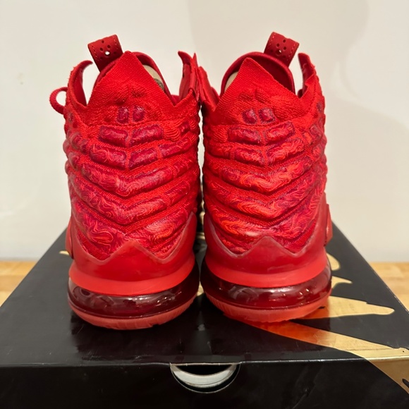 Lebron 17 Red Carpet - Picture 3 of 5